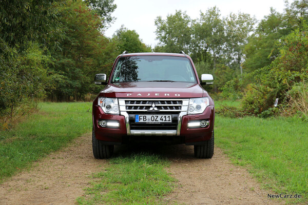 Mitsubishi Pajero Front