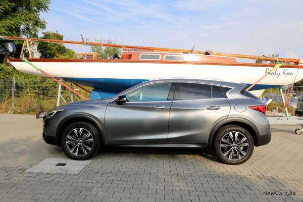 Infiniti QX30 Seitenansicht