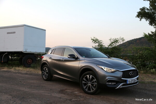 Infiniti QX30 Front