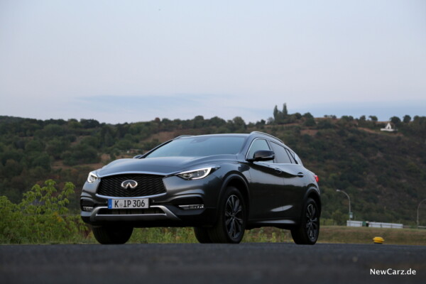 Infiniti QX30 Front 