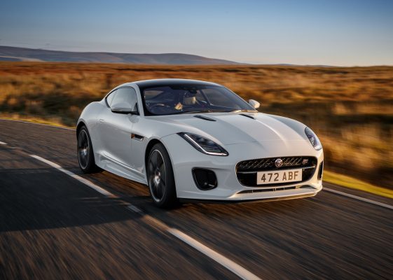 Frontansicht des Jaguar F-Type Chequered Flag