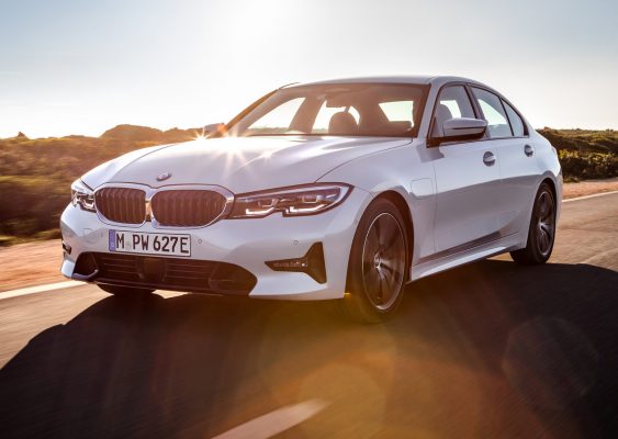 Frontansicht des BMW 330e