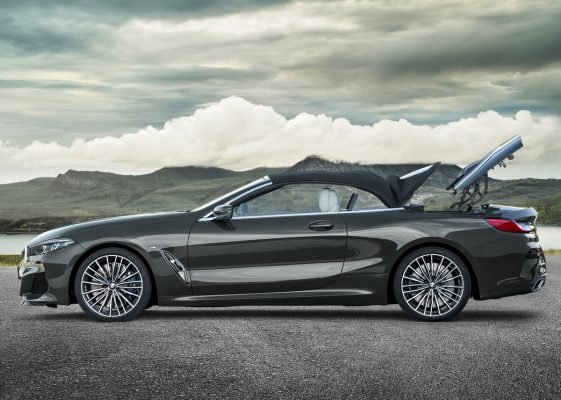 BMW M850i Cabrio - Verdeck klappt ein