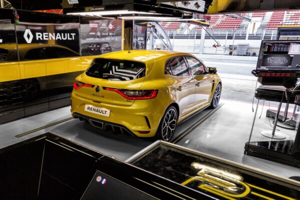 Renault Megane RS Trophy schräg hinten