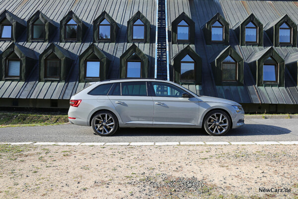 Skoda Superb Combi SportLine Seite