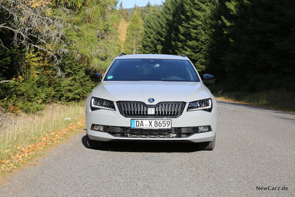 Skoda Superb Combi SportLine Front