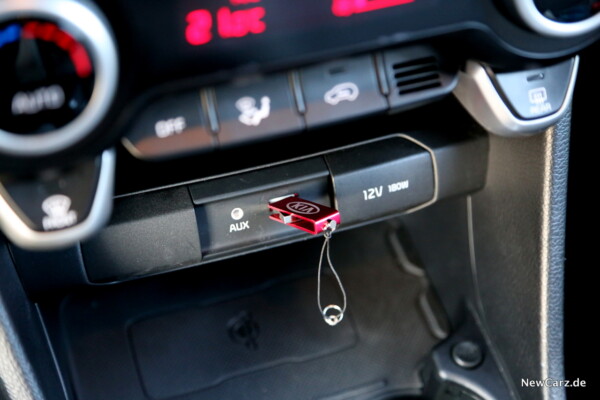 Kia Picanto X-Line USB AUX-In