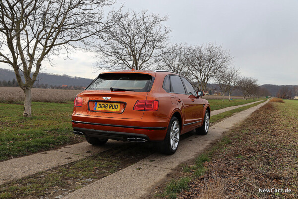 Bentley Bentayga V8 schräg hinten rechts