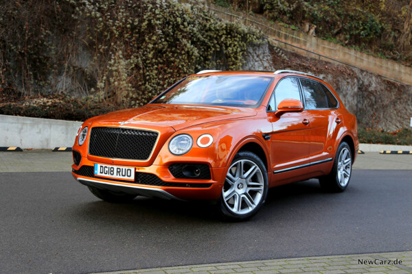 Bentley Bentayga V8 schräg vorne links