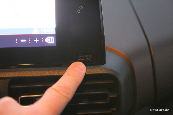 Peugeot Rifter USB-Slot