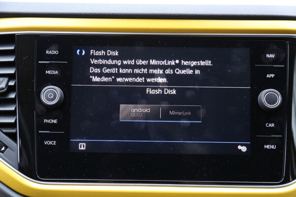 VW T-Roc Connectivity