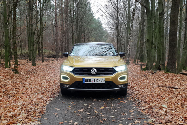 VW T-Roc Frontansicht mit Licht