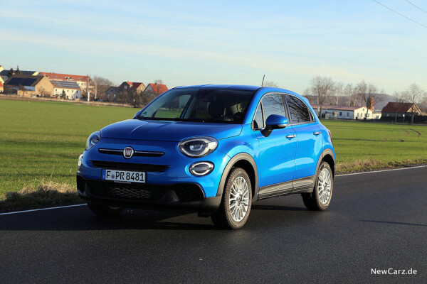 Fiat 500X Urban schräg vorne links