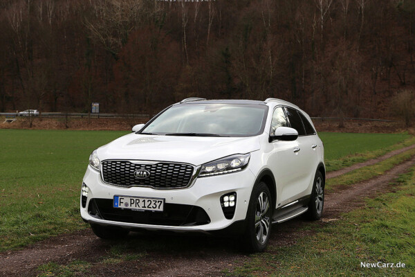 Kia Sorento schräg vorne links