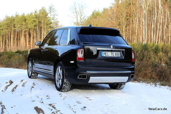 Rolls-Royce Cullinan auf Schnee