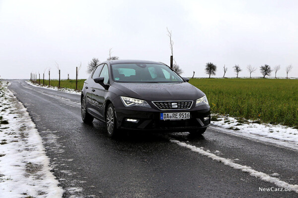 Seat Leon 2019 schräg vorne rechts