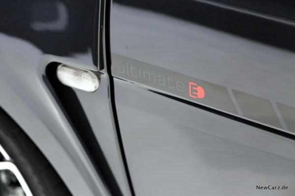 Brabus Ultimate E Shadow Edition Schriftzug