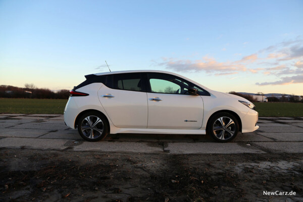 Nissan Leaf ZE1 Seitenansicht