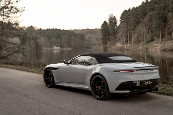 Aston Martin DBS Superleggera Volante geschlossen