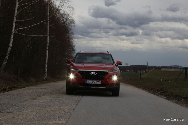 Hyundai Santa Fe Front mit Hauptlicht