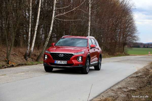 Hyundai Santa Fe schräg vorne links