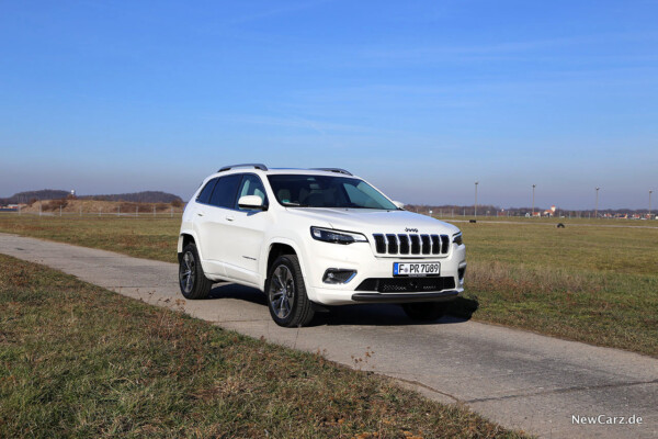 Jeep Cherokee schräg vorne rechts