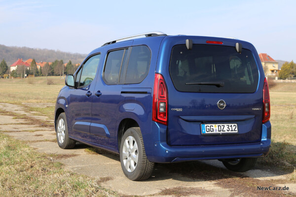 Opel Combo Life auf Betonpiste