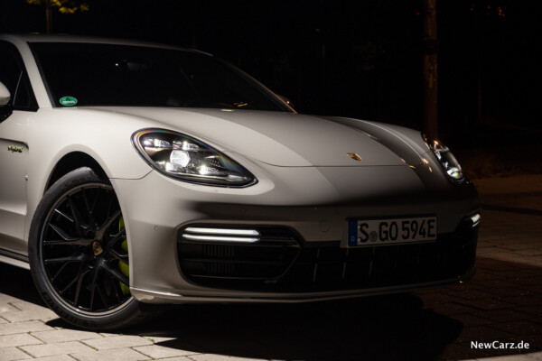 Porsche Panamera Turbo S E-Hybrid Front