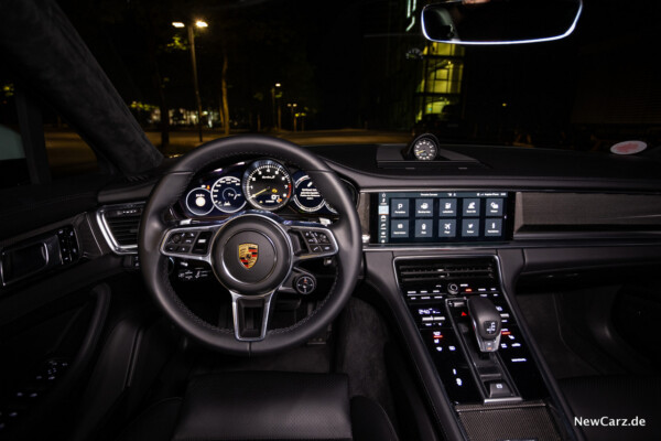 Porsche Panamera Turbo S E-Hybrid Cockpit