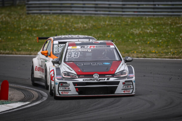 VW Golf TCR by Oettinger Front