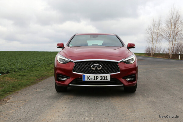 Infiniti Q30 2019 Front