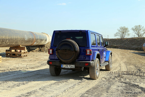 Jeep Wrangler schräg hinten rechts