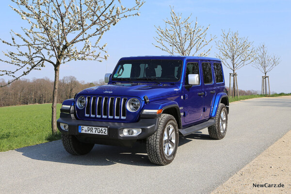 Jeep Wrangler schräg vorn links