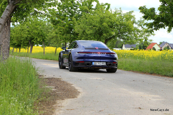 Porsche 992 911 Carrera S schräg hinten links