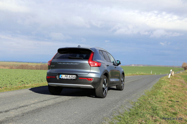 Volvo XC40 schräg hinten rechts