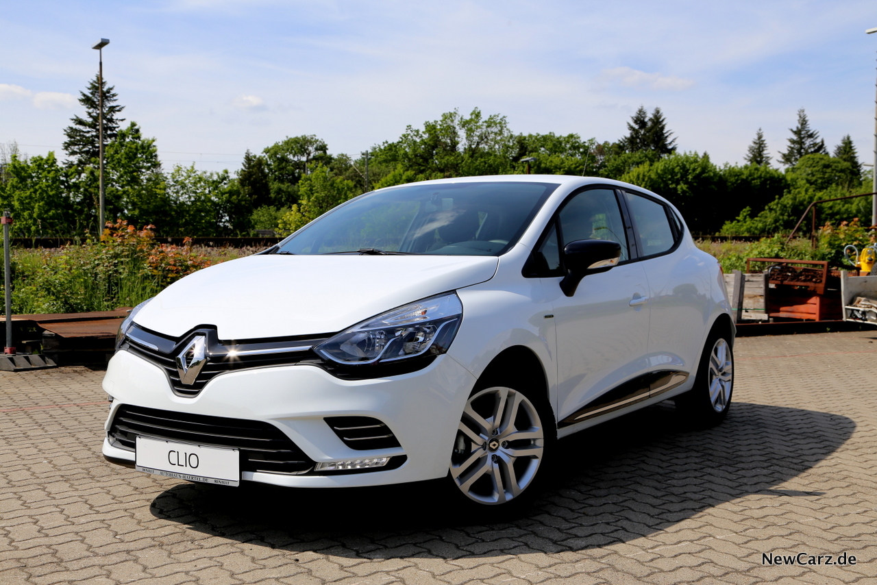 Renault Clio Black&White