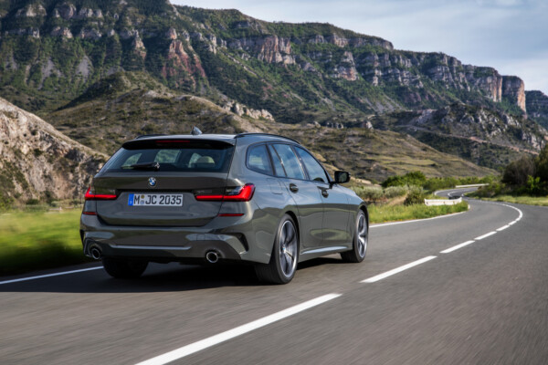 BMW 3er Touring 2020 schräg hinten rechts