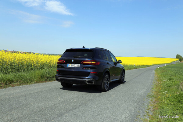 BMW X5 M50d schräg hinten rechts