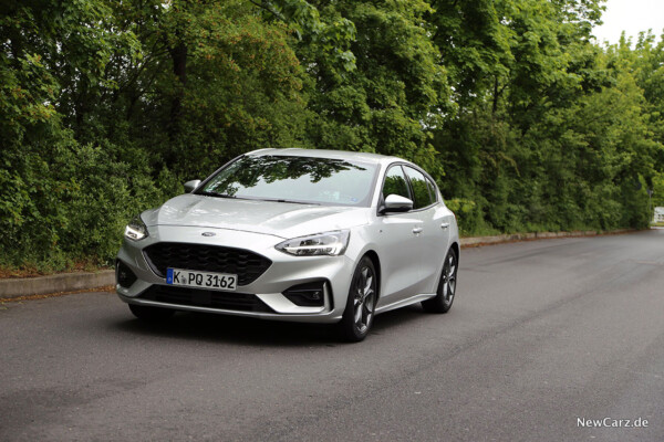 Ford Focus ST-Line schräg vorne links