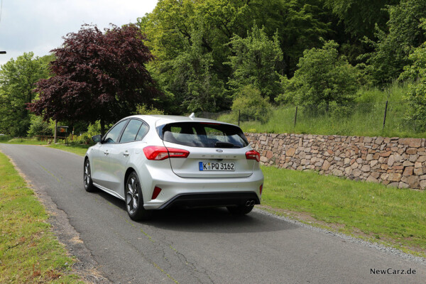 Ford Focus ST-Line schräg hinten links