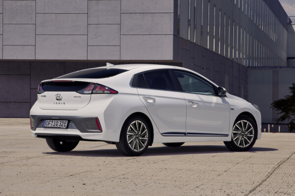 Hyundai Ioniq Elektro 2020 seitlich rechts