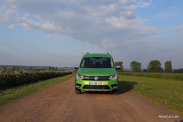 VW Caddy Alltrack Front