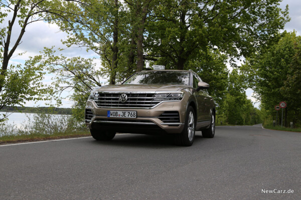 VW Touareg III Froschperspektive