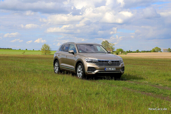 VW Touareg III schräg vorn rechts