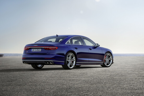 Audi S8 hinten