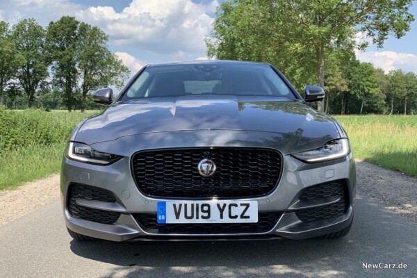 Jaguar XE Front