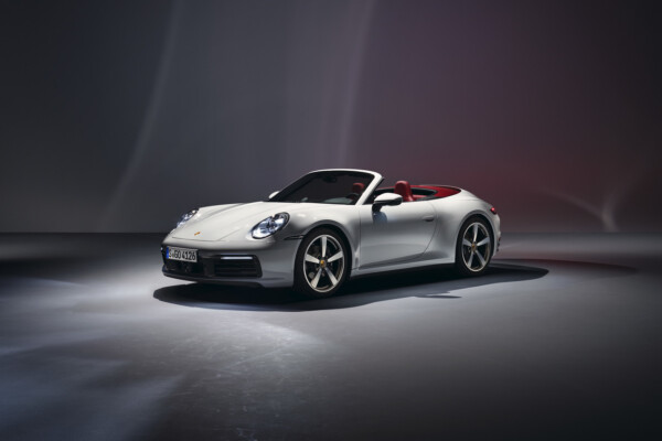 Frontansicht des neuen Porsche 911 Carrera