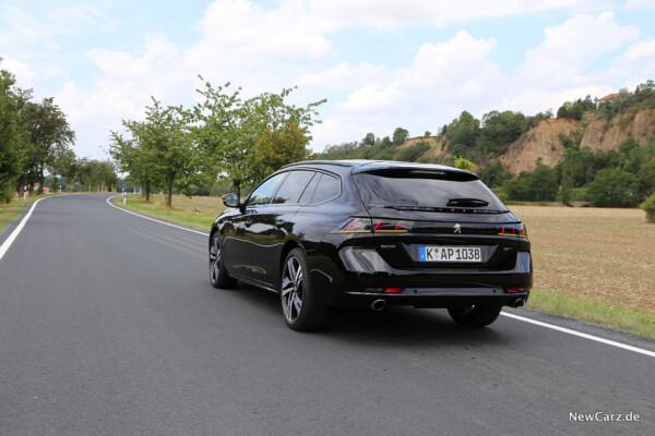 schräg hinten Peugeot 508 SW Kombi