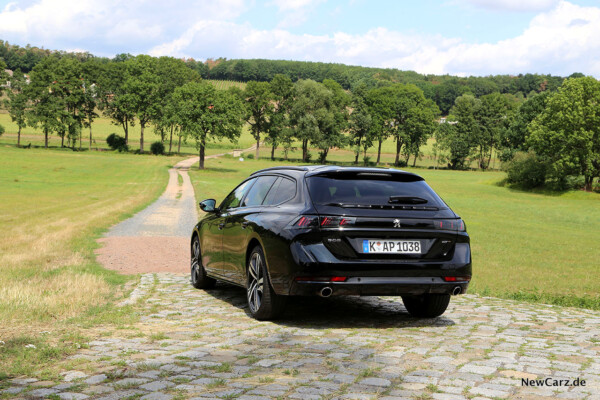 Peugeot 508 SW schräg von hinten