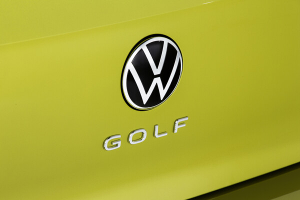 Volkswagen Golf 8 Schriftzug